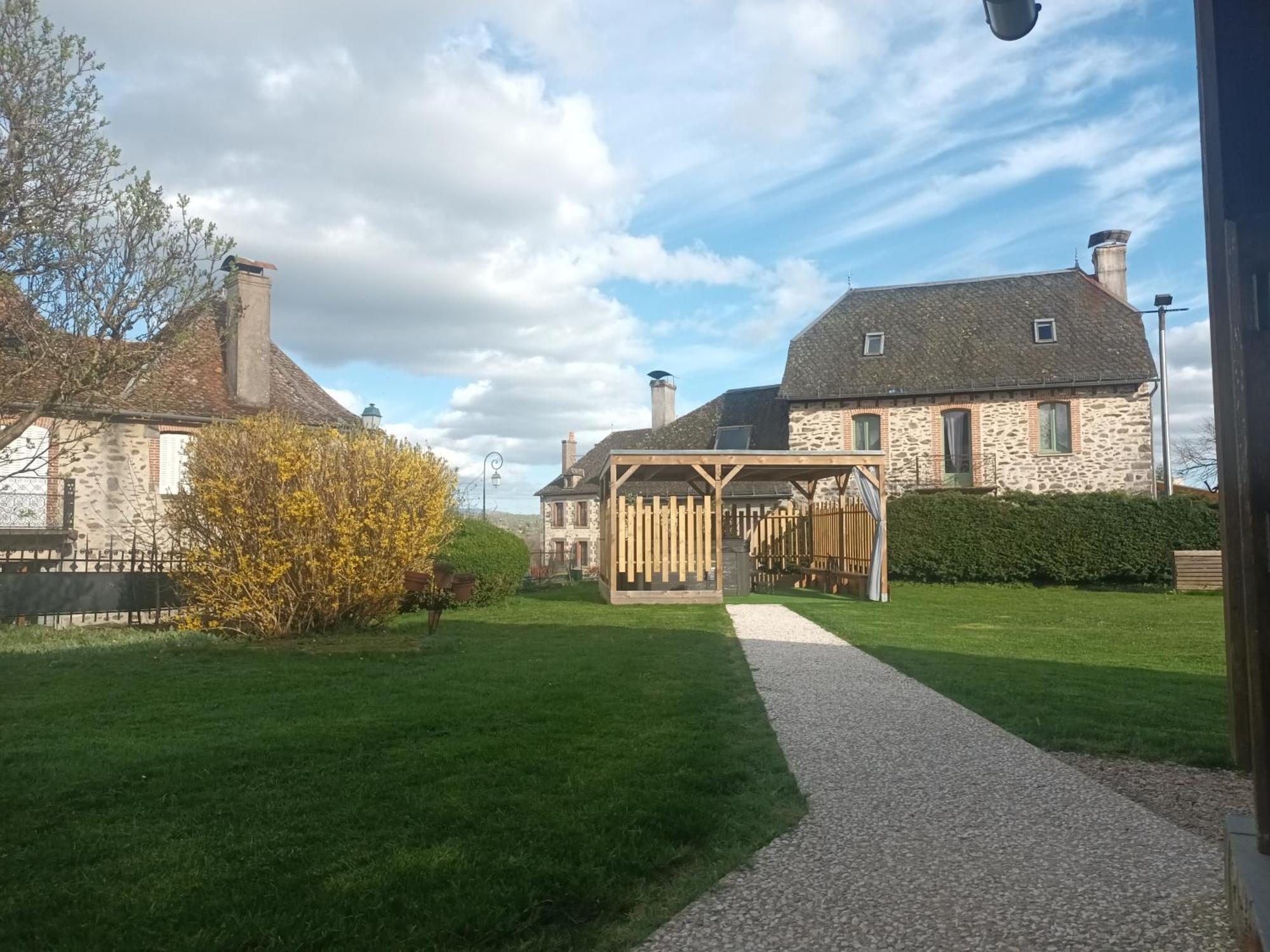 Le Miraillet, Gite Saint-Illide Exterior photo